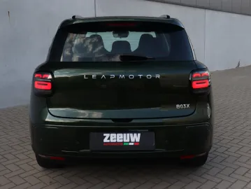 Car image 25