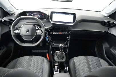 Car image 8