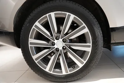 Car image 38