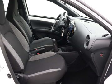 Car image 30