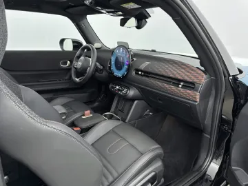 Car image 27