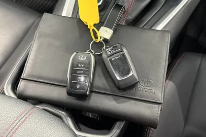 Car image 26