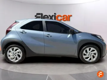 Car image 3