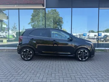 Car image 30