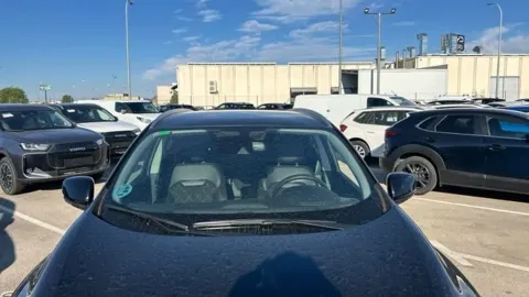 Car image 25