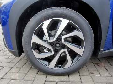 Car image 16