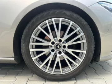 Car image 32
