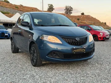 Car image 2