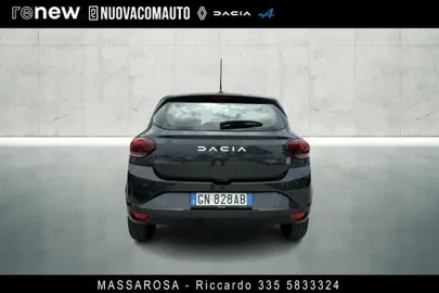 Car image 4