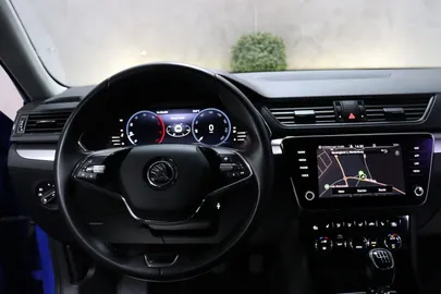 Car image 19