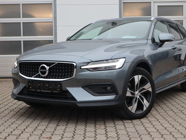 Volvo V60 Cross Country B4 Pro AWD 145 kW image number 18