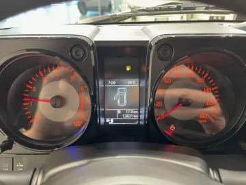 Car image 29