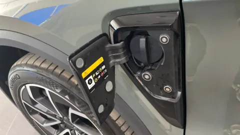 Car image 30