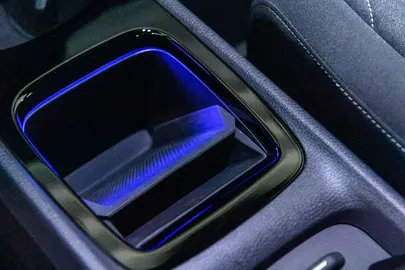 Car image 32