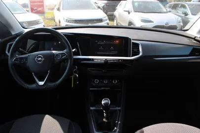 Car image 18