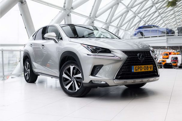 Lexus NX 300 h AWD 145 kW image number 2