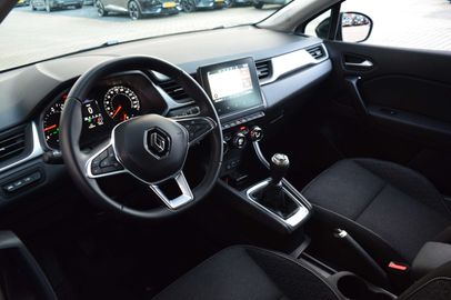 Car image 10