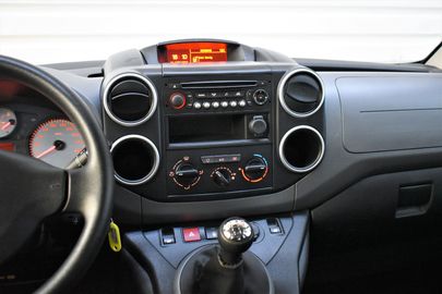 Car image 22