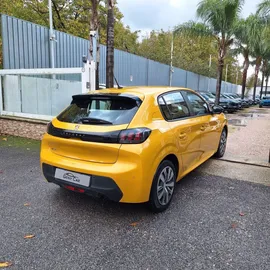Car image 4
