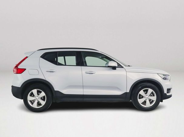 Volvo XC40 T2 Core Momentum 95 kW image number 2