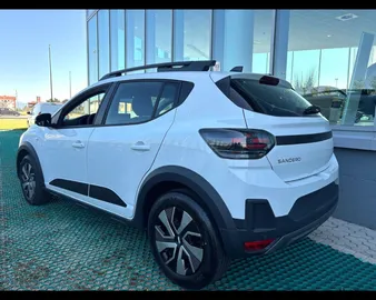 Car image 5