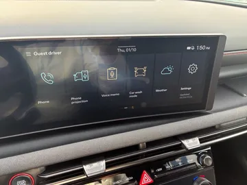 Car image 24