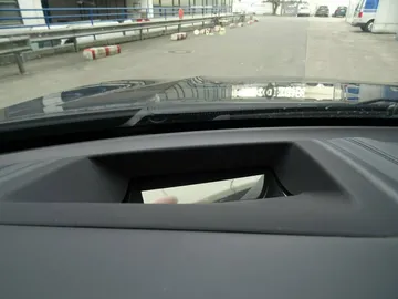 Car image 32