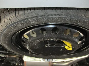 Car image 27