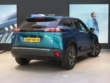Car image 3