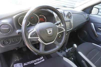 Car image 33