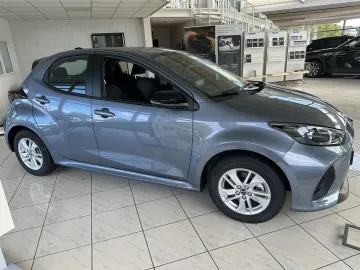 Car image 3