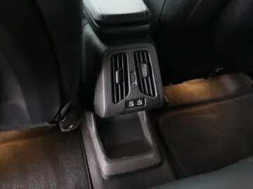 Car image 34