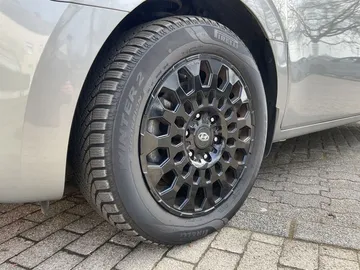 Car image 30