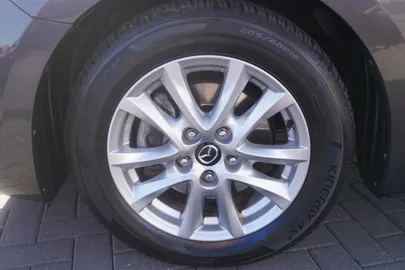 Car image 25