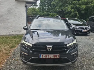 Car image 17