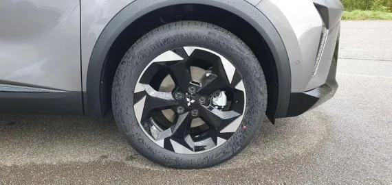 Car image 27