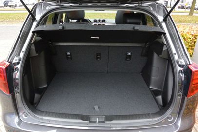 Car image 16