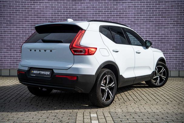 Volvo XC40 B4 Plus Dark 145 kW image number 2