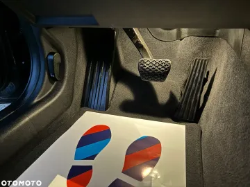 Car image 40