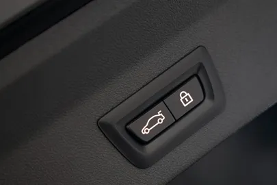 Car image 34