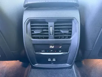 Car image 34