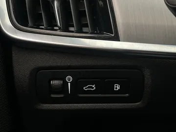 Car image 34