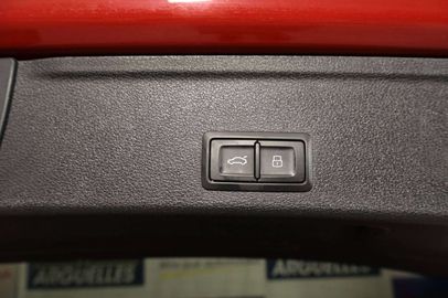 Car image 33