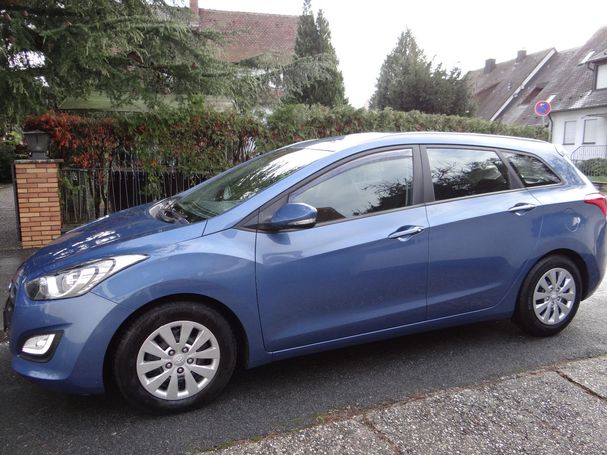 Hyundai i30 blue 1.6 81 kW image number 13