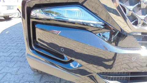 Car image 25