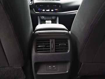 Car image 32