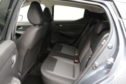 Car image 12