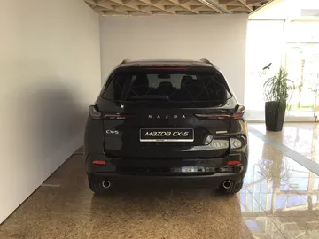 Car image 4