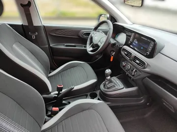 Car image 14