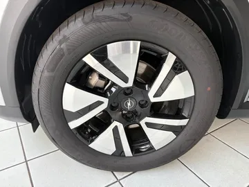 Car image 32